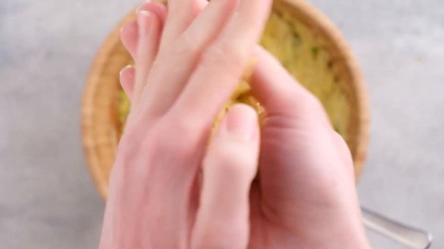 Драники с соусом «Сметанный с белыми грибами» смотреть онлайн