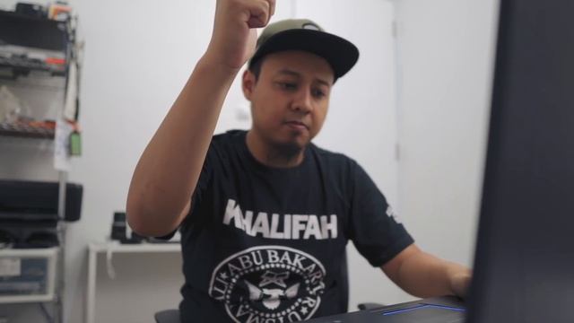 Nyicip Laptop 50 JUTAAN! Acer Predator Helios 500 смотреть онлайн