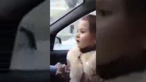 Дочка объясняет отцу что НЕЛЬЗЯ ругать маму