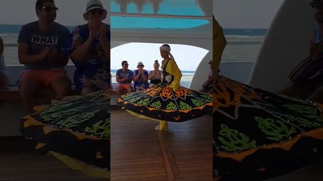 Египет Хургада . Прогулка на яхте в Красном море . Танец #египет #хургада #dance смотреть онлайн