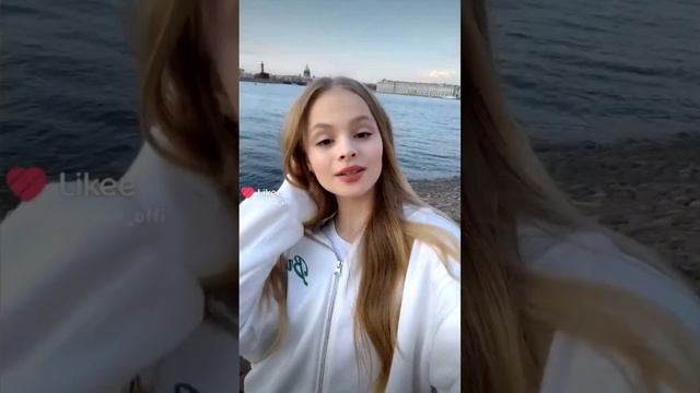 Милана Стар не может без косметики