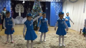 Танец стюардесс на новогоднем утреннике! Это было круто!!!