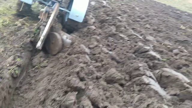 Китайский тяжёлый мотоблок Скаут 15 DE. Вспашка поздней-поздней осенью. смотреть онлайн