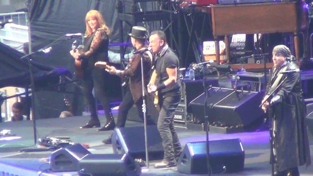 Bruce Springsteen Milano 5 7 2016 inizio concerto meet me in the city tonight смотреть онлайн