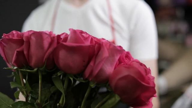 19 розовых роз сорта Pink Floyd в букете (Эквадор) смотреть онлайн