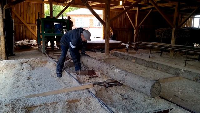 Пилим на дисковой пилораме с экспортным качеством 20 кубов леса смотреть онлайн