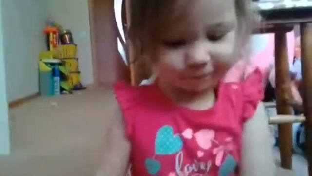 Шок!Девочка читает сказку в 2 года!!!