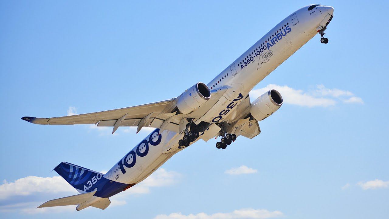 Airbus A350-1000: Landing With 