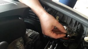 How to replace a car headlight bulb (skoda fabia mk1)