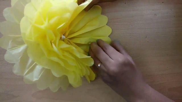 How To Make Tissue Pom Pom flowers | DIY | Tissue Pom Pom Tutorial | Decoration Ideas смотреть онлайн