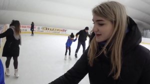 VLOG Упала на катке на 23 февраля. Алиса говорит ОЙ.