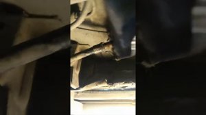 Замена троса ручного тормоза на VW Caddy 2007 SDI 2.0