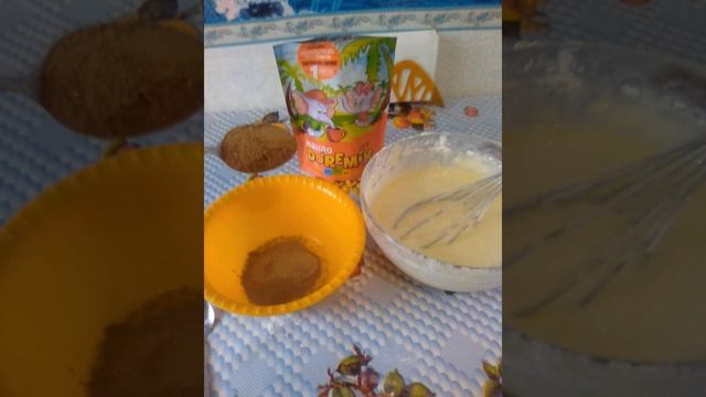 Простой пирог с черникой.