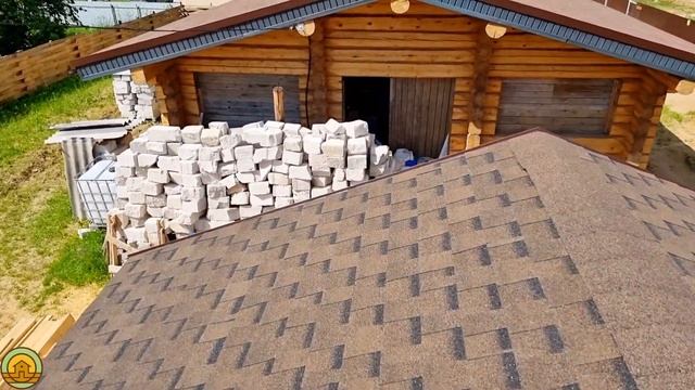 Крыша дома из гибкой черепицы Шинглас ТехноНиколь. Работа строительной компании Центр Домостроения.