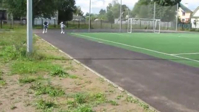 На роликах на школьном стадионе. смотреть онлайн