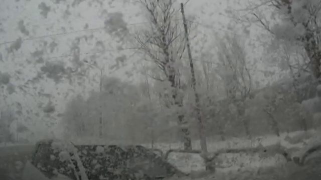 Лоб в лоб столкнулись две "Тойоты" в Южно-Сахалинске смотреть онлайн