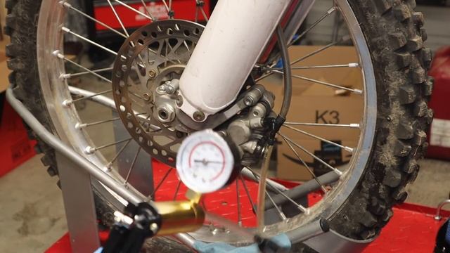 Honda CRF New Plastics Install! смотреть онлайн