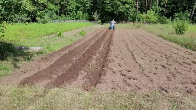 Посадка картошки многофункциональным адаптером.