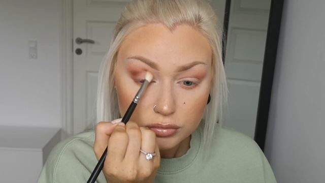 ØJENSKYGGE MED BRÆNDTE TONER OG ET POP AF GULD! (DANSK) смотреть онлайн