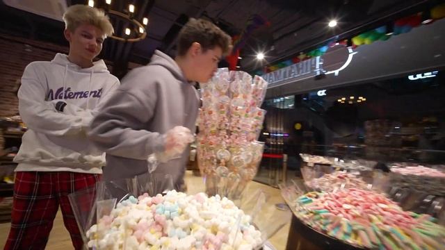 НОЧЬ В МАГАЗИНЕ СЛАДОСТЕЙ | 24 часа | TIMA челлендж смотреть онлайн