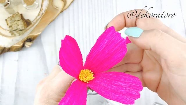 Элементарная Космея из гофрированной бумаги / мастер класс с детьми делаем цветок / dekoratoroDIY смотреть онлайн