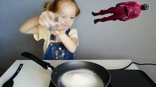 Как сделать САХАРНЫЕ СОТЫ из ИГРЫ В КАЛЬМАРА #Игравкальмара #SquidGame #오징어게임 смотреть онлайн
