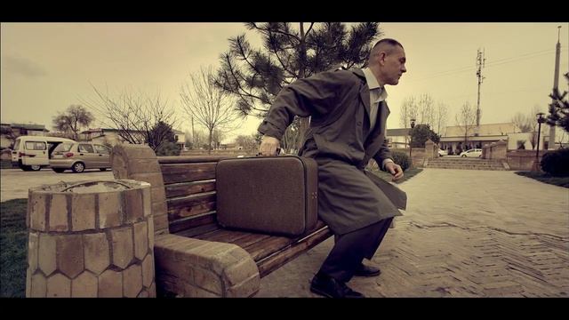 BAXTIYOR RAHMANOV - ESHIKKA SUYANIB JILMAYGAN AYOL