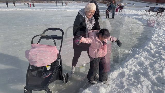 Ice Skating on Frozen Lake / Camrose Alberta смотреть онлайн