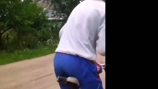 Как встать на заднее колесо на велике смотреть онлайн