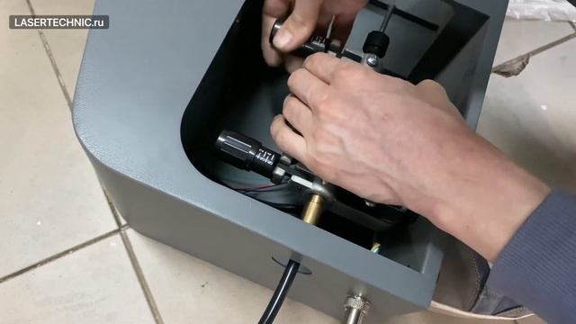 Аппарат лазерной чистки 3 в 1: Подключение устройства автоматической подачи проволоки смотреть онлайн