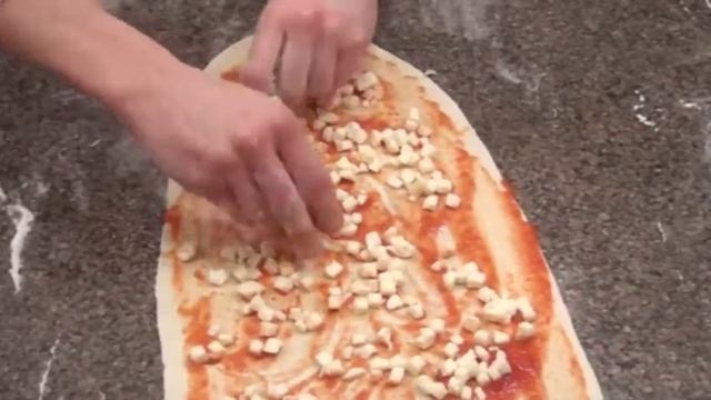 Приготовление пицы "Pizza Milanese" смотреть онлайн