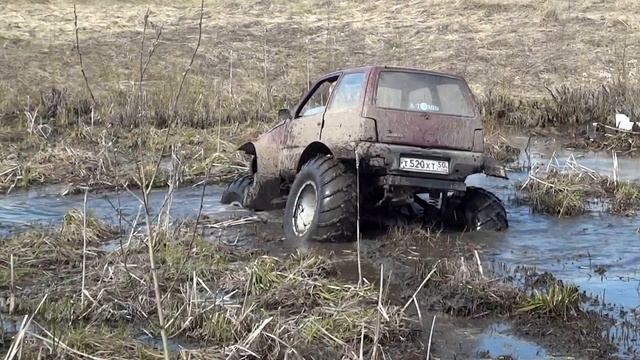 Вездеход Вжик, первый заезд - хвост пруда. смотреть онлайн