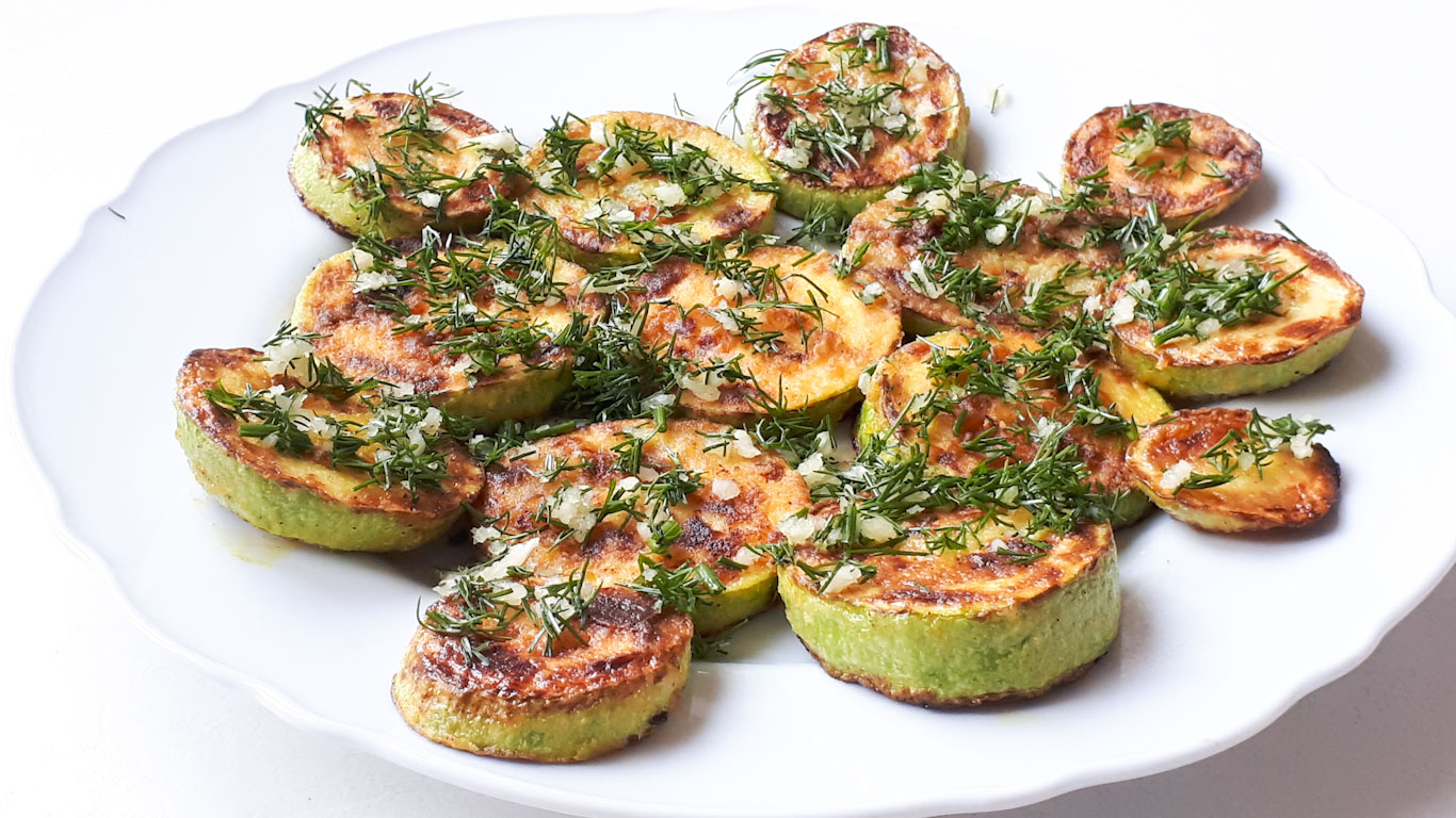 Как вкусно пожарить кабачки? Рецепт жареных кабачков с чесноком. Кабачки жареные на сковороде. смотреть онлайн