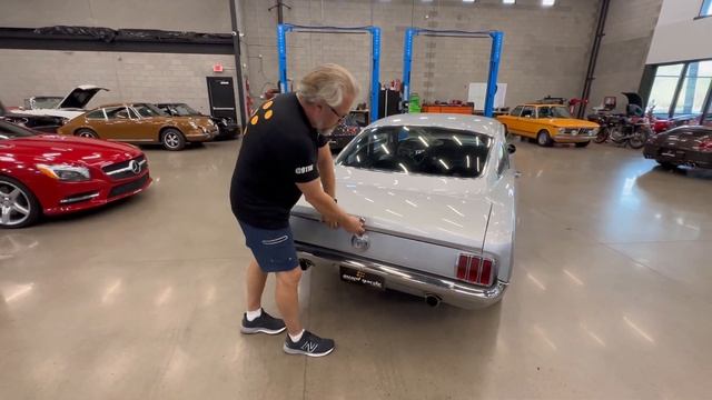 1965 Ford Mustang Fastback K-Code 5-Speed Walk Around смотреть онлайн