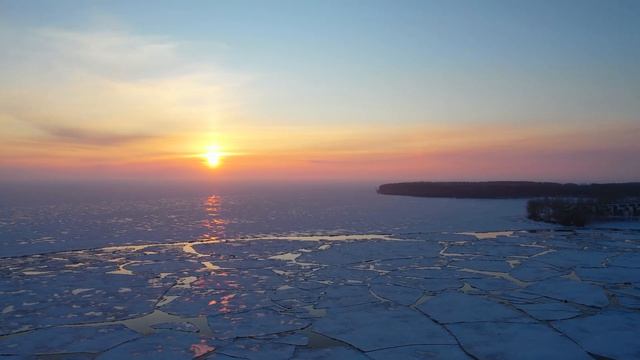Тольятти, февраль, шикарный закат на итальянском пляже, волга с высоты птичьего полёта в 4K. смотреть онлайн