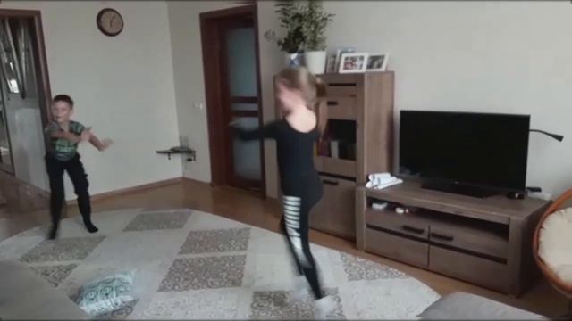 Детский коллектив народного танца "Радость" танцует дистанционно танец UNO. г. Бердск. смотреть онлайн