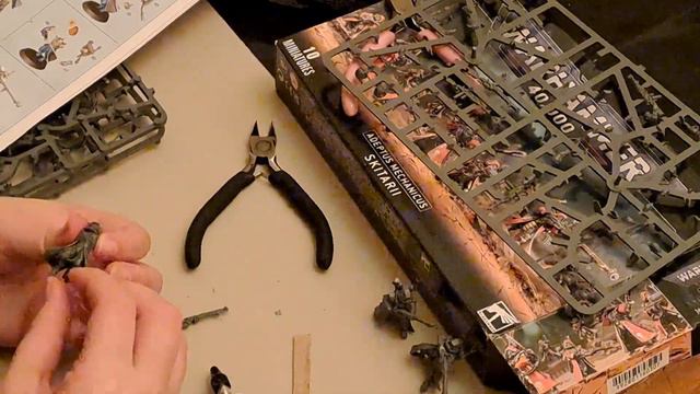 Putting together Warhammer figures together for the first time ever! смотреть онлайн