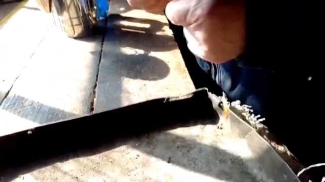 ОБЗОР НАШЕЙ НОВИНКИ НА ПАСЕКЕ. Электрический дымарь лучший помошник на пасеке #вековаяпасека смотреть онлайн