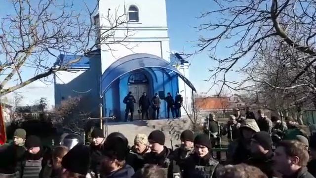 Верующие просят полицию защитить храм, Захват, с.Погребы 17 марта 2019 смотреть онлайн