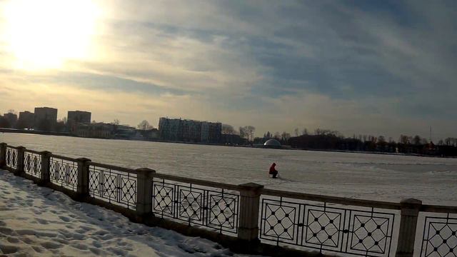 Оттепель в Калининграде, второй день стабильная плюсовая температура днем +5 +6 градусов 21 февраля смотреть онлайн