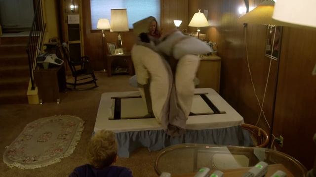 Jackass Presents: Bad Grandpa - Filmklipp "Adjustable Bed" смотреть онлайн