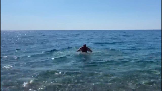Купальный сезон ОТКРЫТ❗️🇹🇷Море 25 марта смотреть онлайн