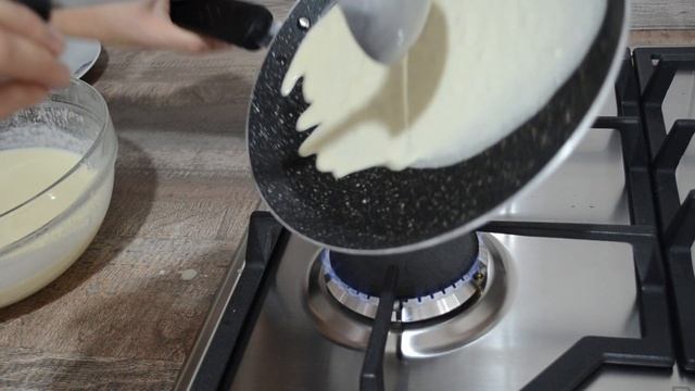 Нежные блинчики с сахаром и сливочным маслом | Delicate pancakes with sugar and butter смотреть онлайн