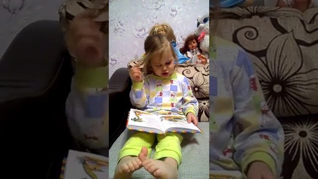 Лиза в 3 года и 2 мес. читает наизусть сказку "Бармалей" смотреть онлайн