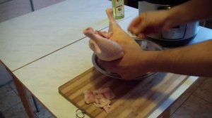 Сочная курица целиком в мультиварке.