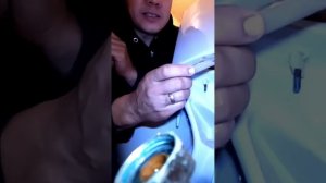 Как снять бачок унитаза не откручиваются болты бачка унитаза