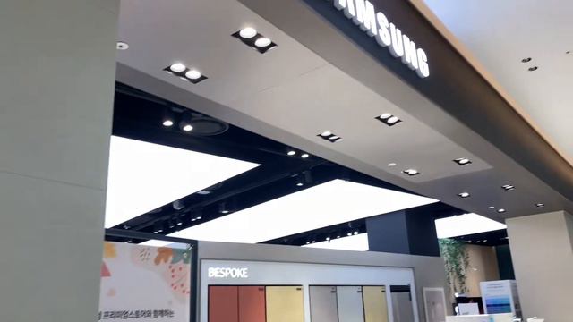 The Hyundai Seoul 🇰🇷 Massive Dept Store смотреть онлайн