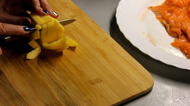 Норвежский сливочный суп из сёмги. Очень вкусный. смотреть онлайн