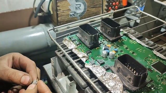 Ремот блока MUX-4 на КАМАЗ 5490-S5. Перепайка драйвера с нижним подогревом. Вскрытие блока. смотреть онлайн