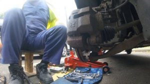 Replacement front brake pads Mazda PREMACY / Замена передние тормозные колодки Mazda PREMACY